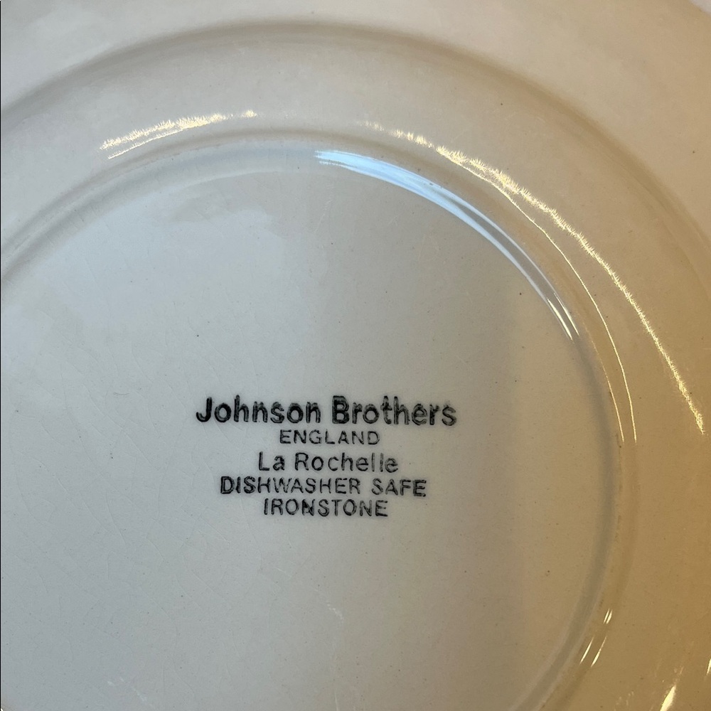 Johnson Brothers La Rochelle Pattern 7” Plates - Red and Blue - Picture 3 of 6